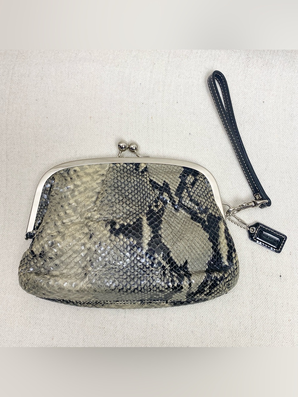 Coach Gray/Black Snakeskin Kisslock Large Wristlet Clutch Silvertone Hardware